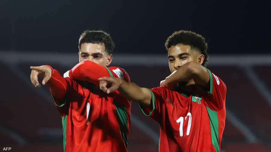 عثمان معما وياسين جاسم يحتفلان بطريقتهما