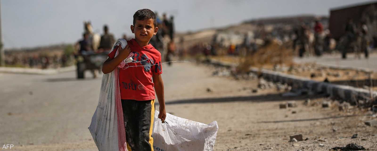 طفل نازح يعود وحيدا