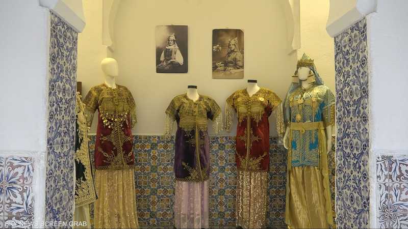 الجزائر.. ورشات لتعليم الفتيات فنون التطريز وترميم الملابس