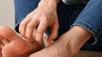الحكة المستمرة في القدمين.. مؤشر على 3 أمراض خطيرة