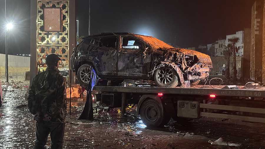 اجتاحت الفياضات أحياء من المدينة وجرفت سيارات