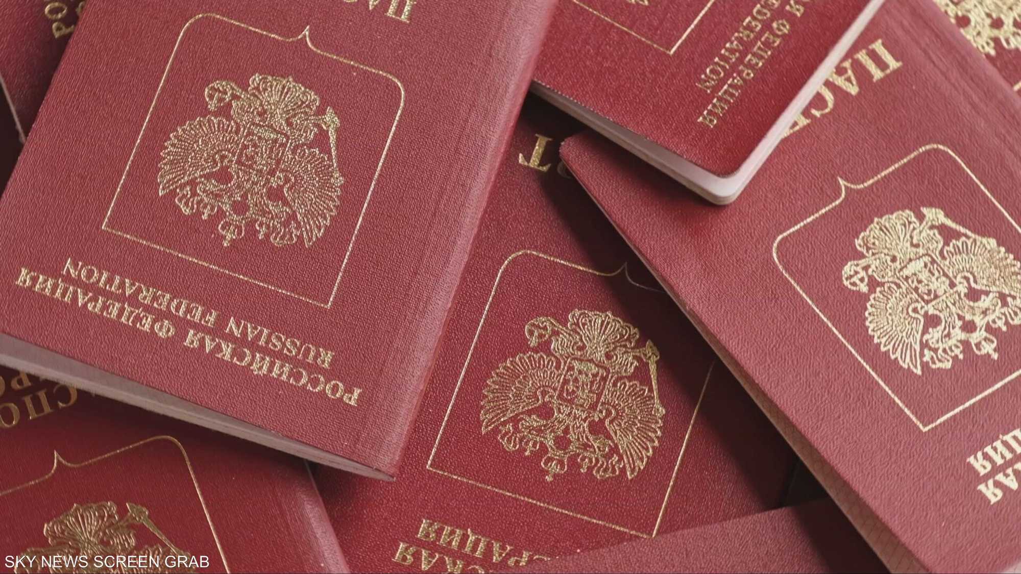 ألوان جوازات السفر بين الرمزية والسياسة