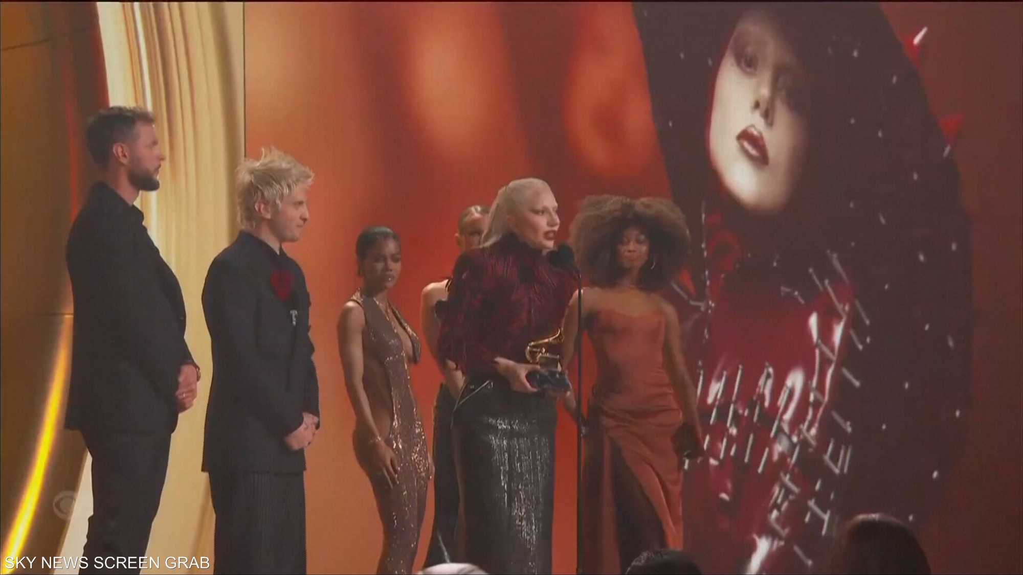 مسرح حفل "غرامي" العالمي يتحول لساحة دفاع عن المهاجرين