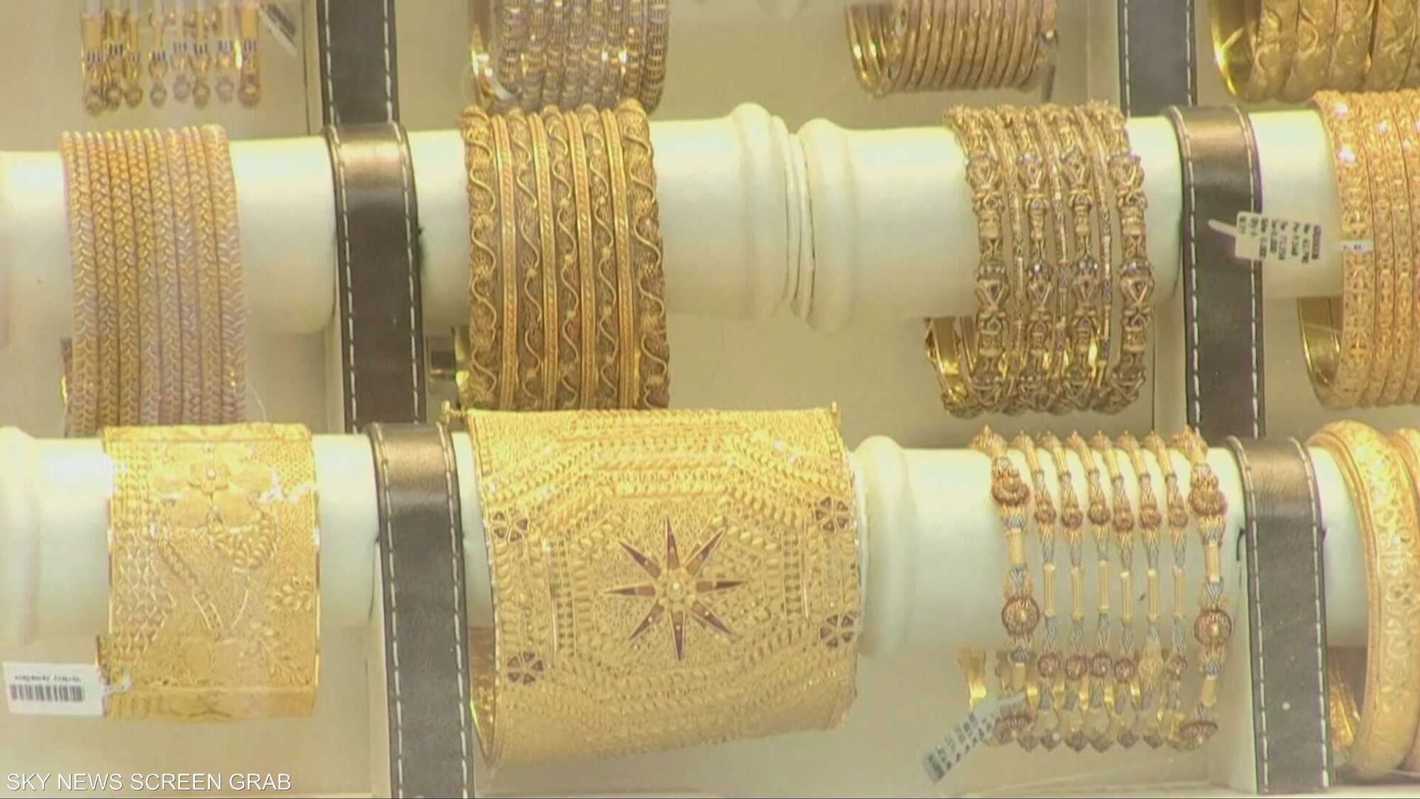 بعد صعود قياسي.. أسعار الذهب والفضة تتراجع وتربك الأسواق