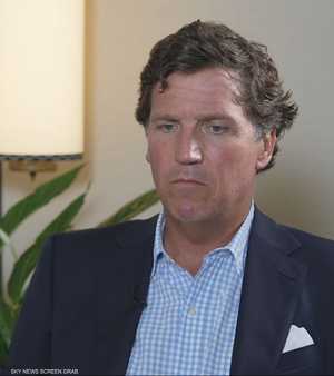 المعلق السياسي الأميركي تاكر كارلسون