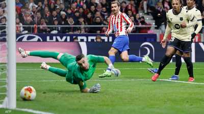 أتلتيكو مدريد يكتسح برشلونة برباعية في نصف نهائي كأس الملك