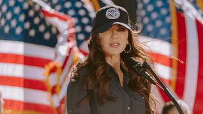 واشنطن تطرد المئات من جنسية عربية وتمنحهم "تذكرة ومكافأة"