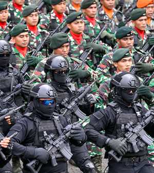 عناصر من الجيش الإندونيسي