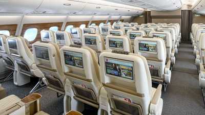 طيران الإمارات تكمل تحديث أول طائرة إيرباص A380 ذات الدرجتين