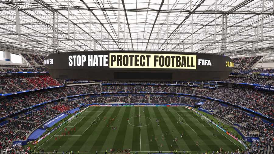 أعلن "الفيفا" أن خدمته الآلية لحماية وسائل التواصل الاجتماعي، والتي تم إطلاقها قبل كأس العالم 2022 في قطر، حذفت أكثر من 30 مليون منشور وتعليق مسيء ‌حتى الآن.
