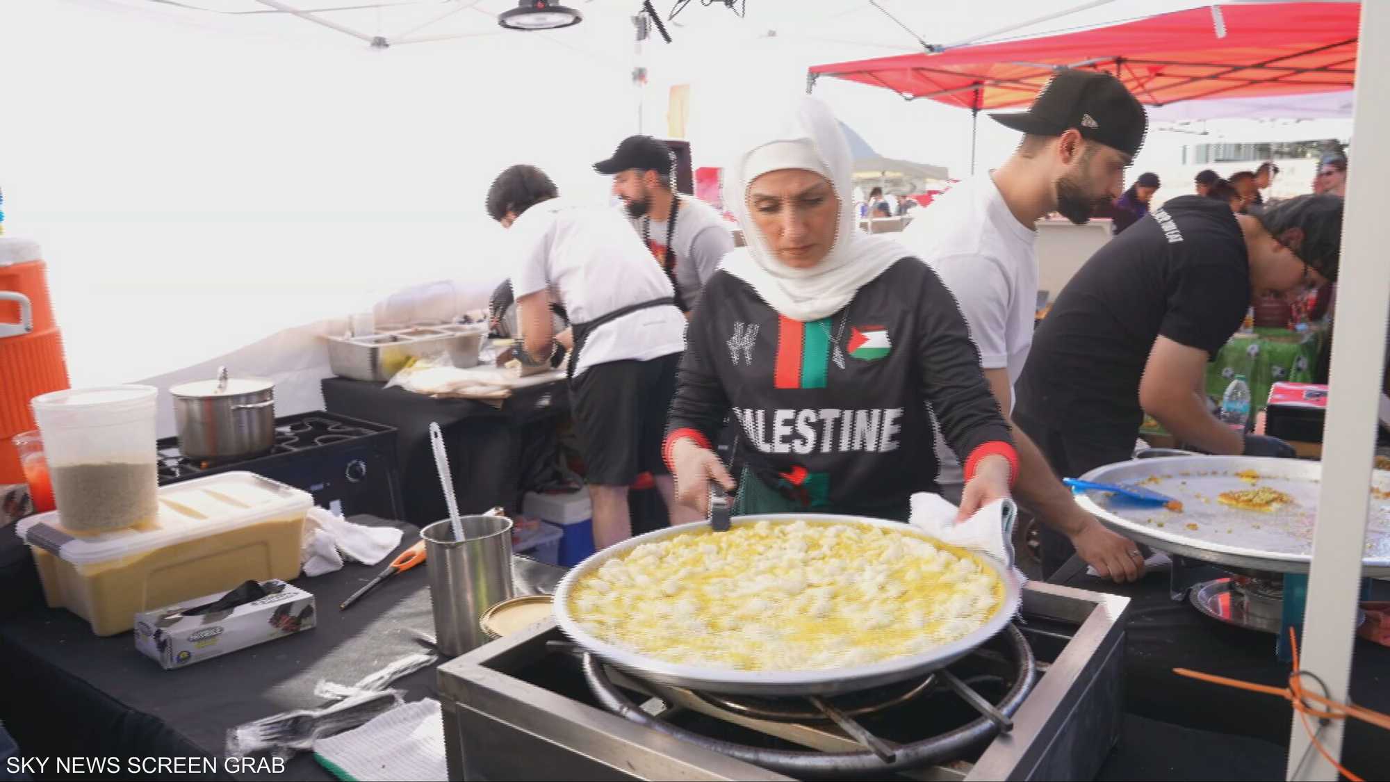 شيف فلسطينية تقدم الكنافة النابلسية للجماهير في سياتل