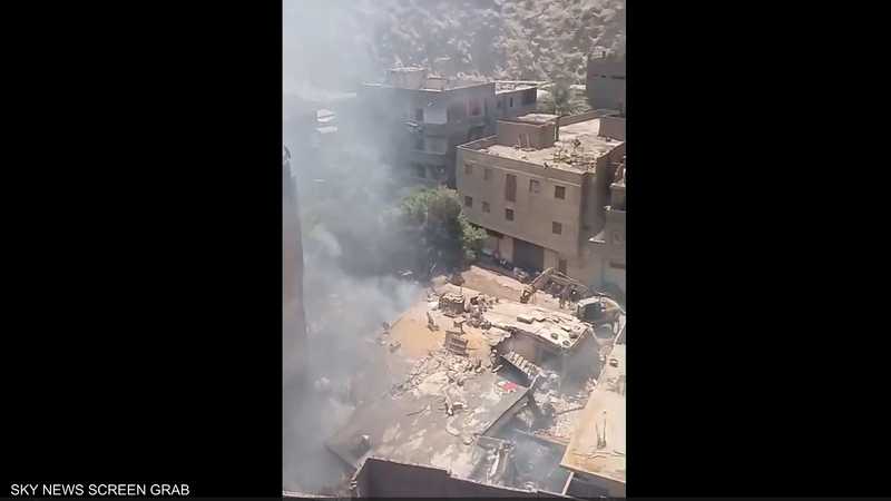 اندلع حريق داخل مخزن للأخشاب