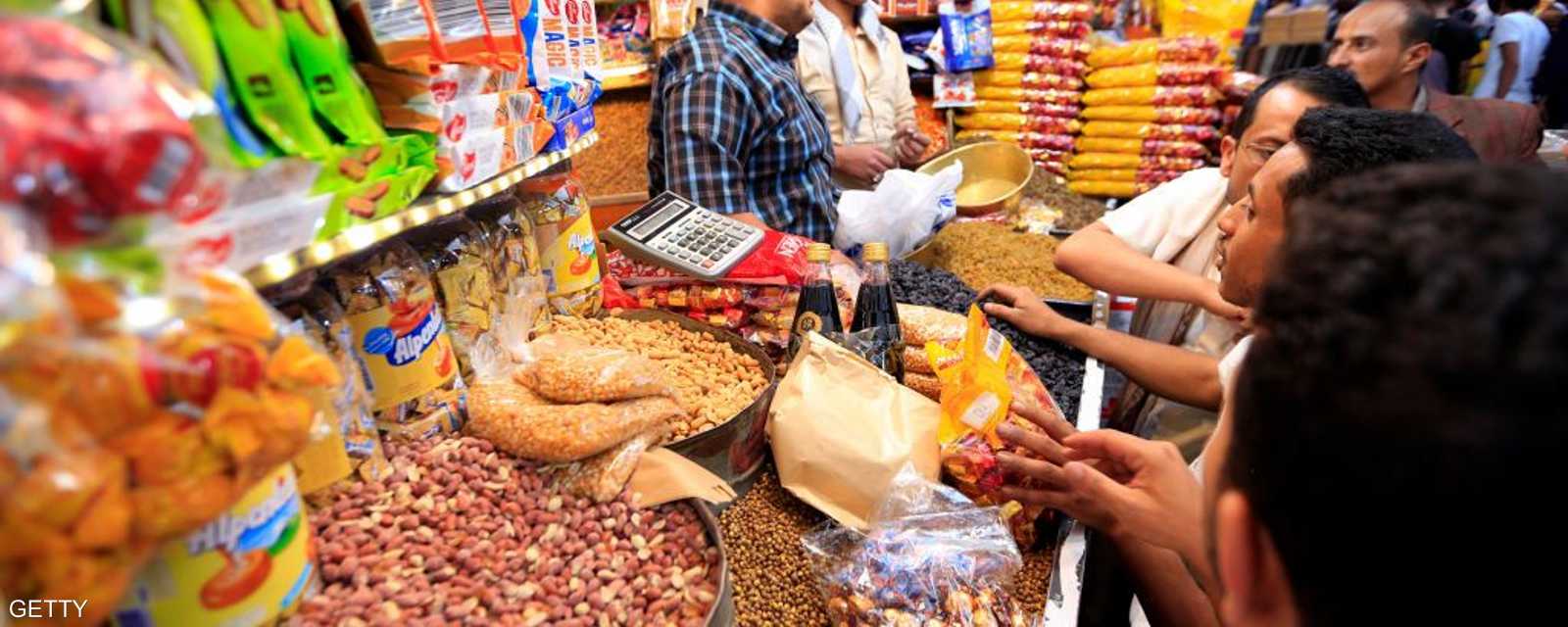 ما إن يحل رمضان، حتى تتنوع مظاهر وطقوس استقباله، في دول العالم الإسلامية.
