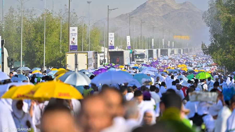 وصول حجاج بيت الله الحرام إلى صعيد عرفات