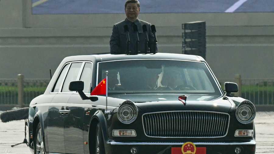 الرئيس الصيني استعرض التشكيلات العسكرية بسيارة مكشوفة