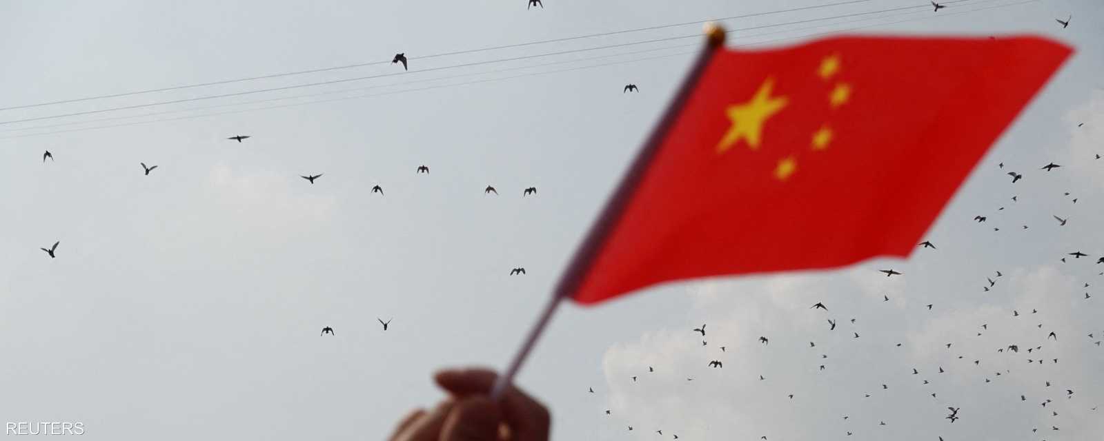 أطلقت 80 ألف حمامة سلام وبالونات ملونة