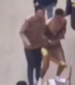 المتهمون أجبروا الشاب على ارتداء ملابس نسائية