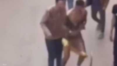 المتهمون أجبروا الشاب على ارتداء ملابس نسائية