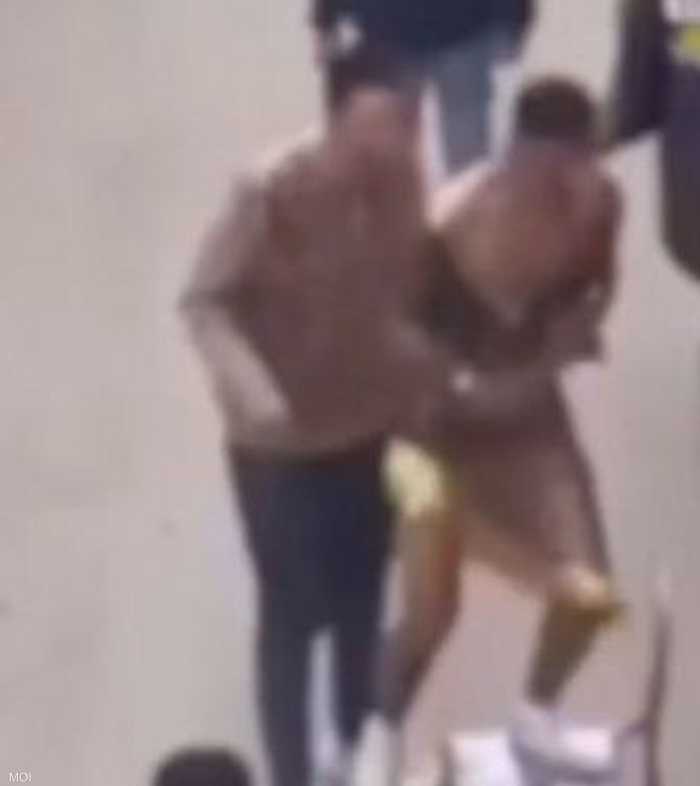 المتهمون أجبروا الشاب على ارتداء ملابس نسائية