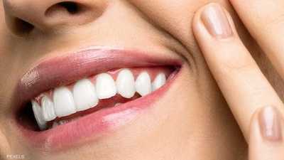 علامة شائعة على نقص فيتامين ب 12.. تظهر في الفم